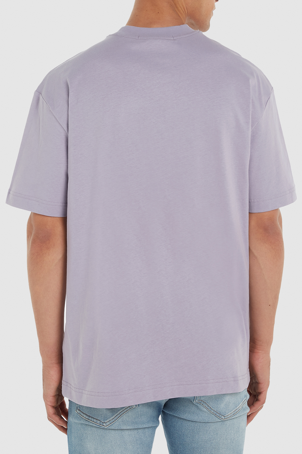 תמונת דוגמן אחורית של חולצת טי עם הדפס