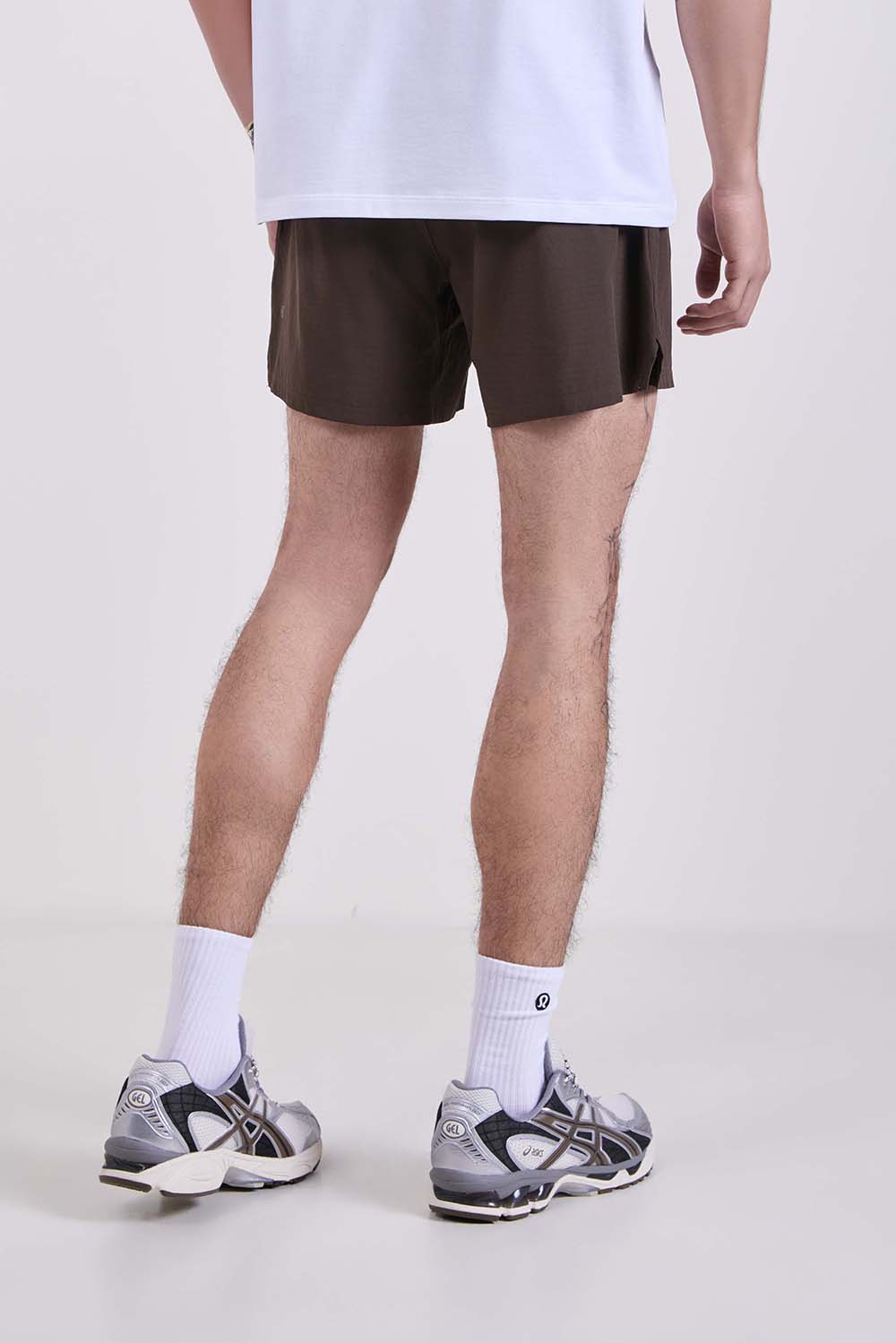 תמונת דוגמן אחורית של Mile Maker Ripstop Lined Short 6''