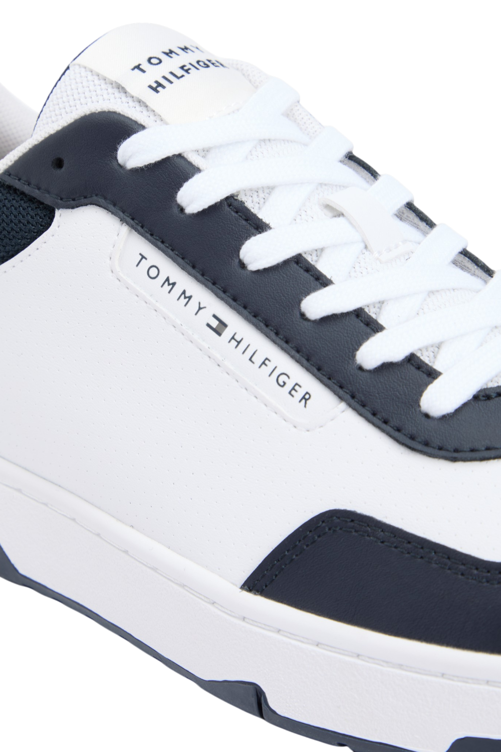 תמונת פנים של סניקרס