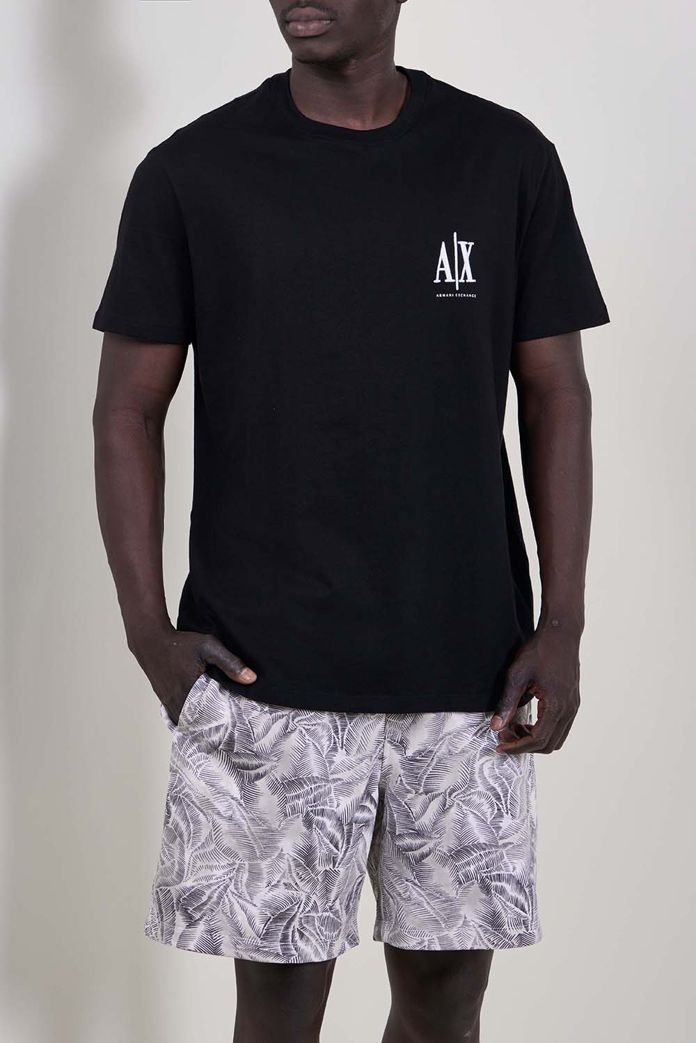 תמונת דוגמן קידמית של חולצת טי