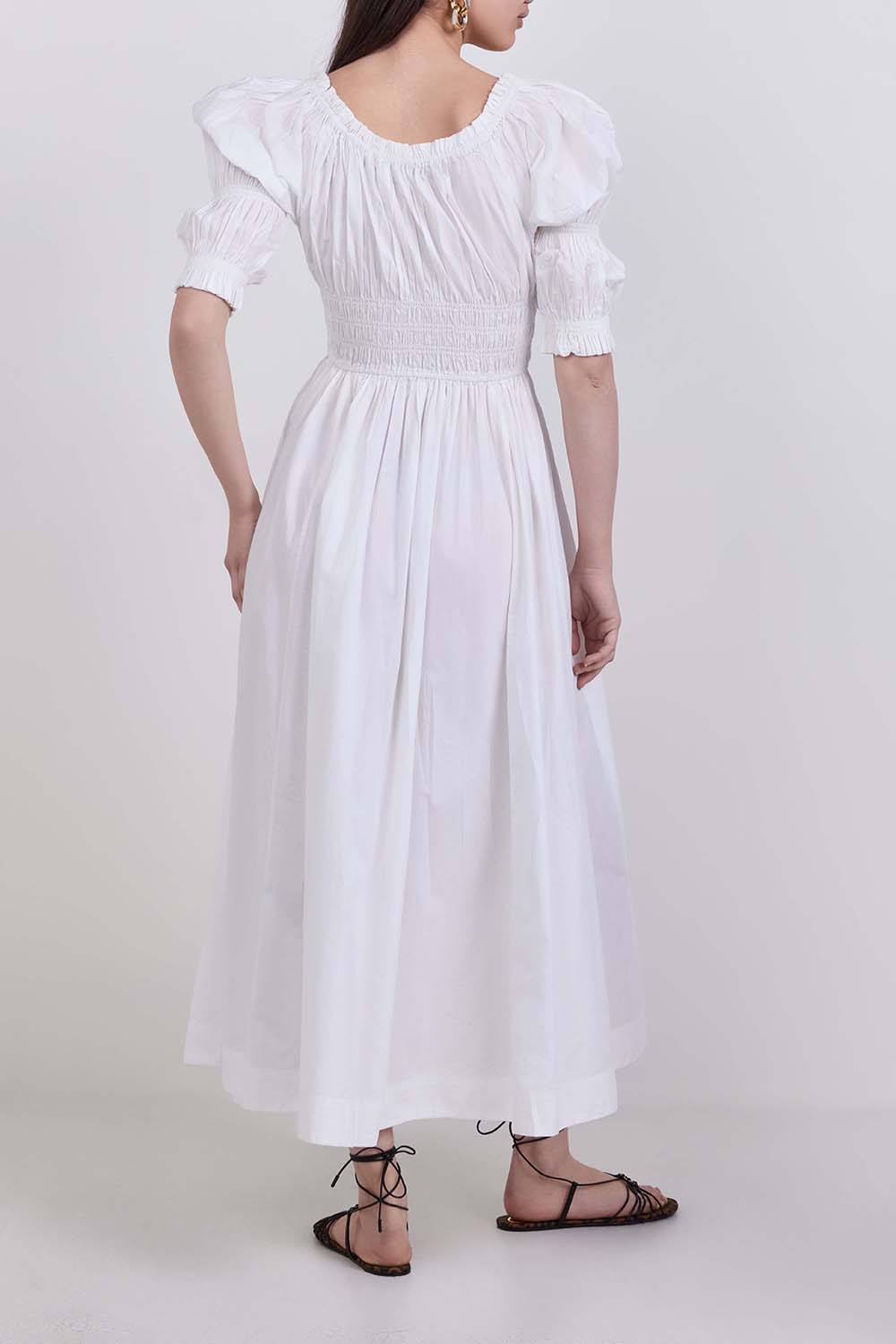 תמונת דוגמן אחורית של שמלת מידי