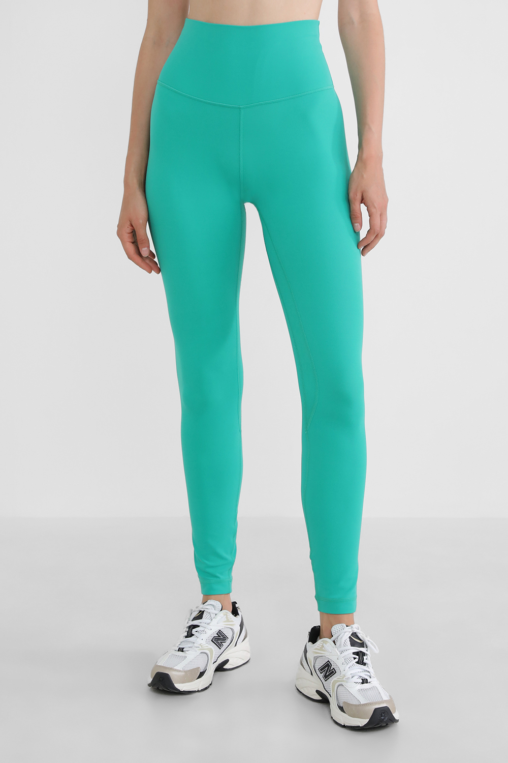תמונת דוגמן קידמית של Align HR Pant 25