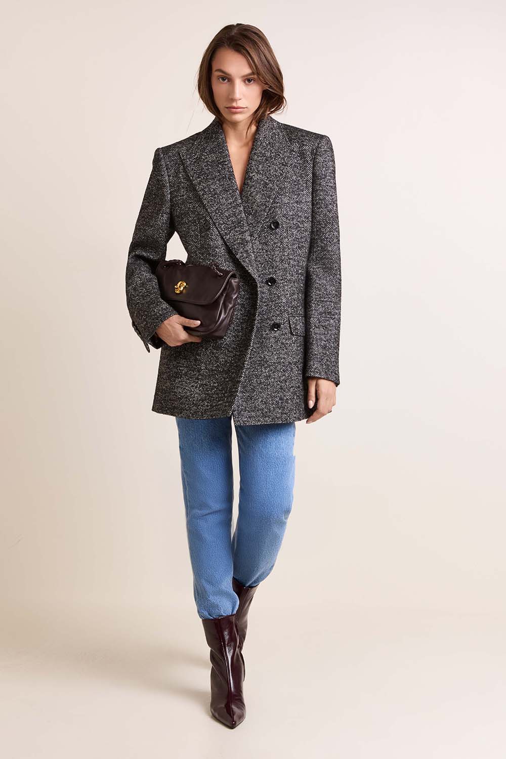 תמונת דוגמן קידמית של תיק קרוסבודי