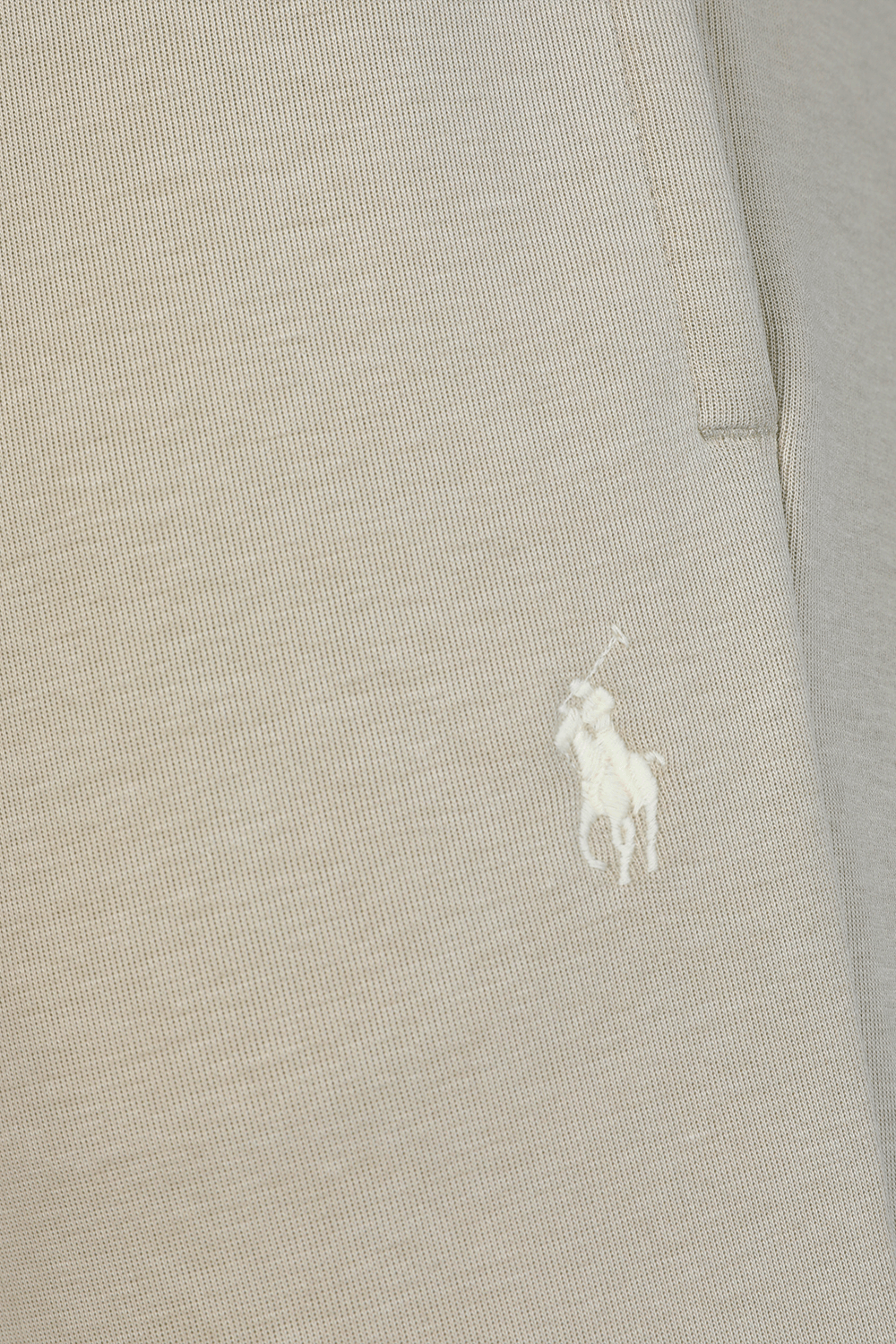 תמונה אחורית של מכנסי סלים ג'וג עם לוגו רקום