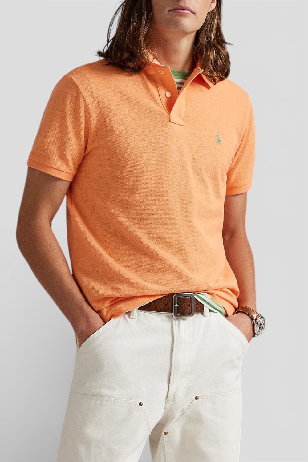 תמונת דוגמן קידמית של חולצת פולו