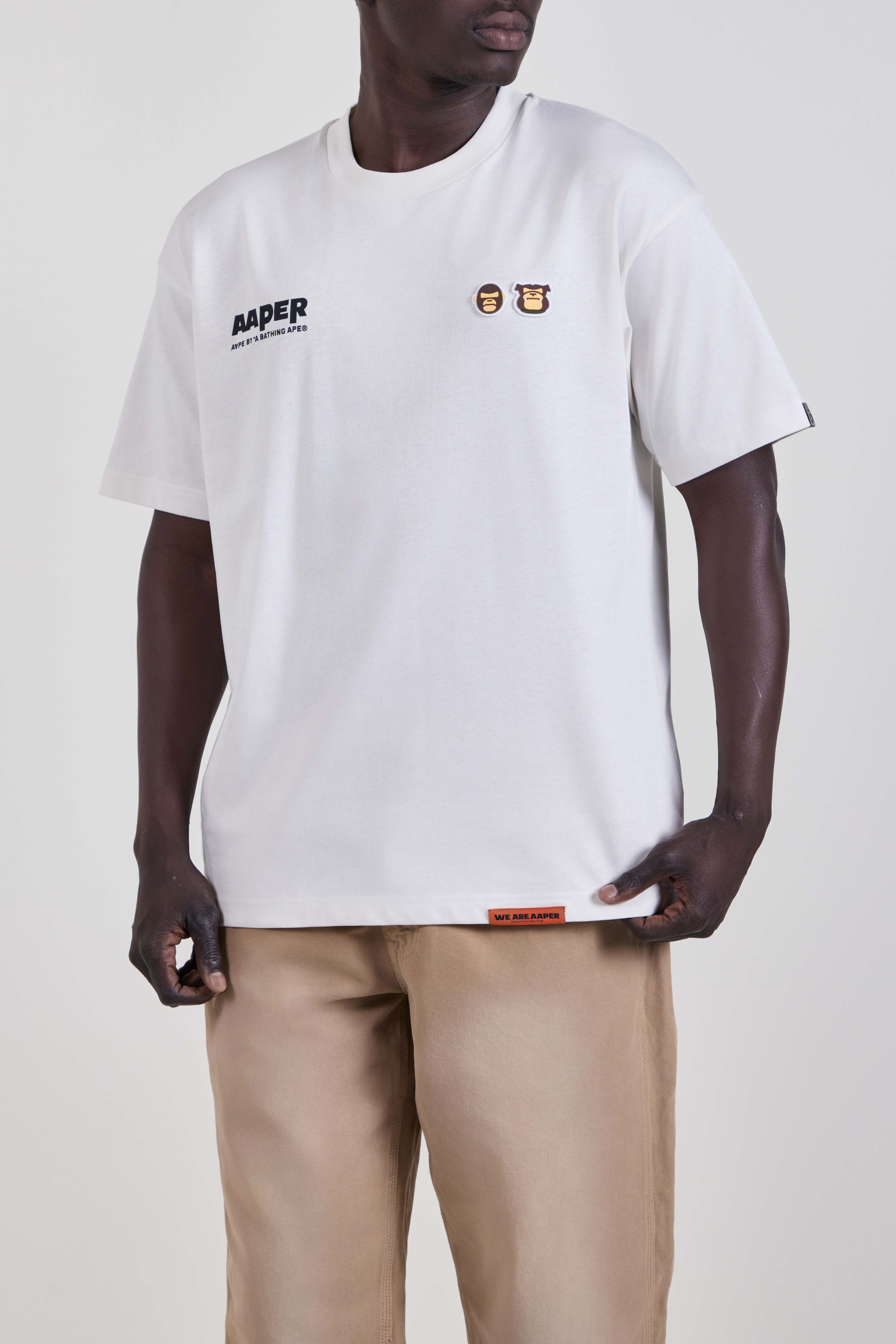 תמונת דוגמן קידמית של חולצת טי בגזרה ישרה