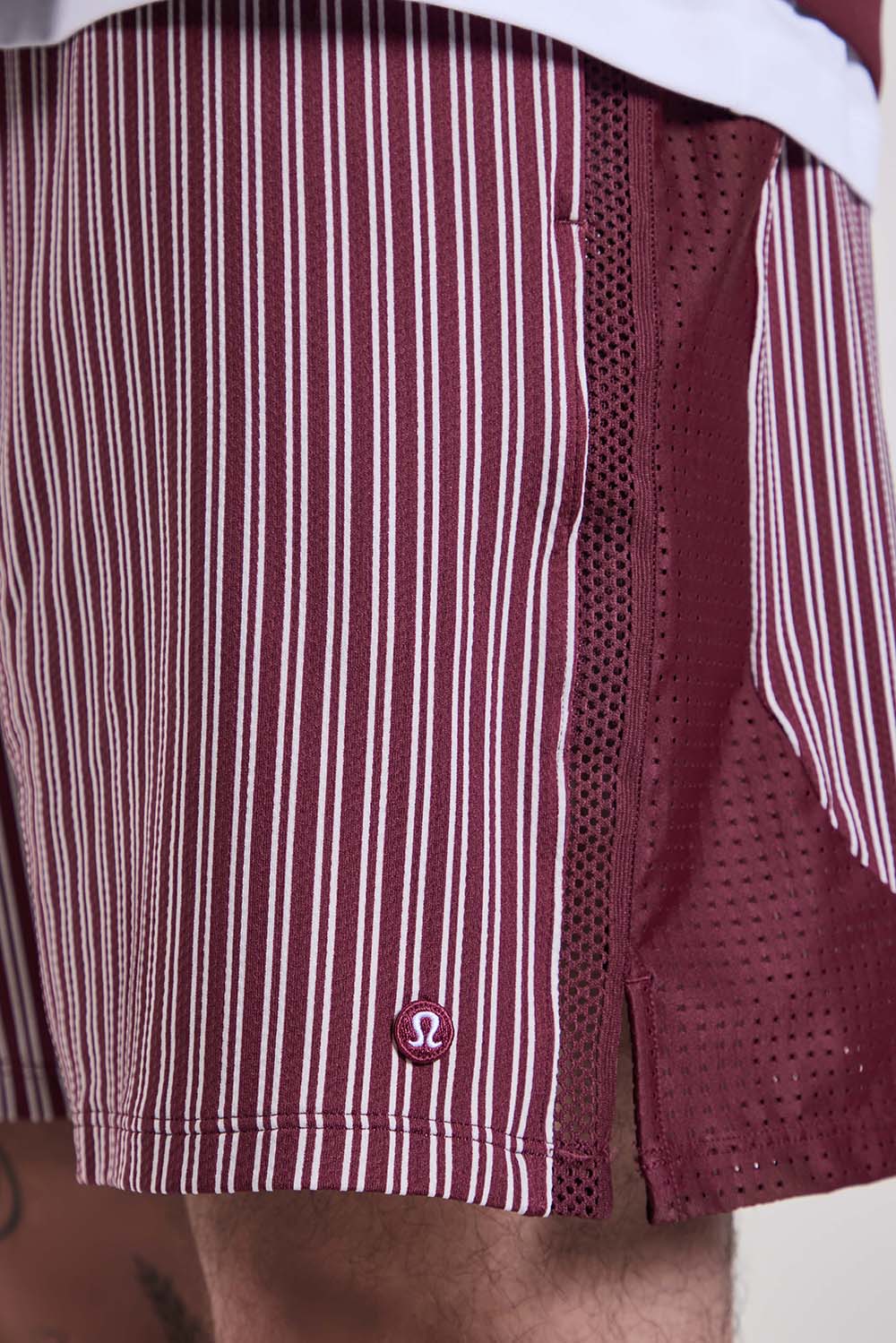 תמונת תקריב דוגמן של Mesh-Panelled Tennis Short 7''