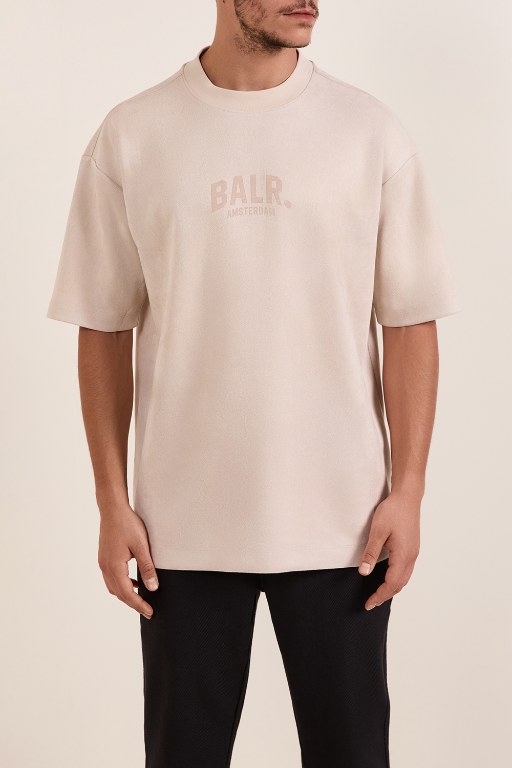 תמונת דוגמן קידמית של חולצת טי בגזרה משוחררת