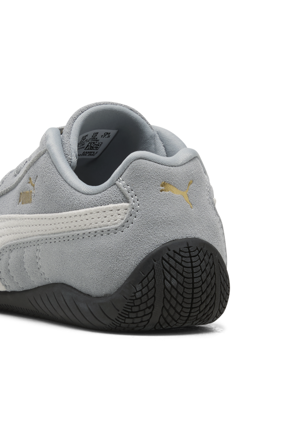 תמונת פנים של נעלי סניקרס