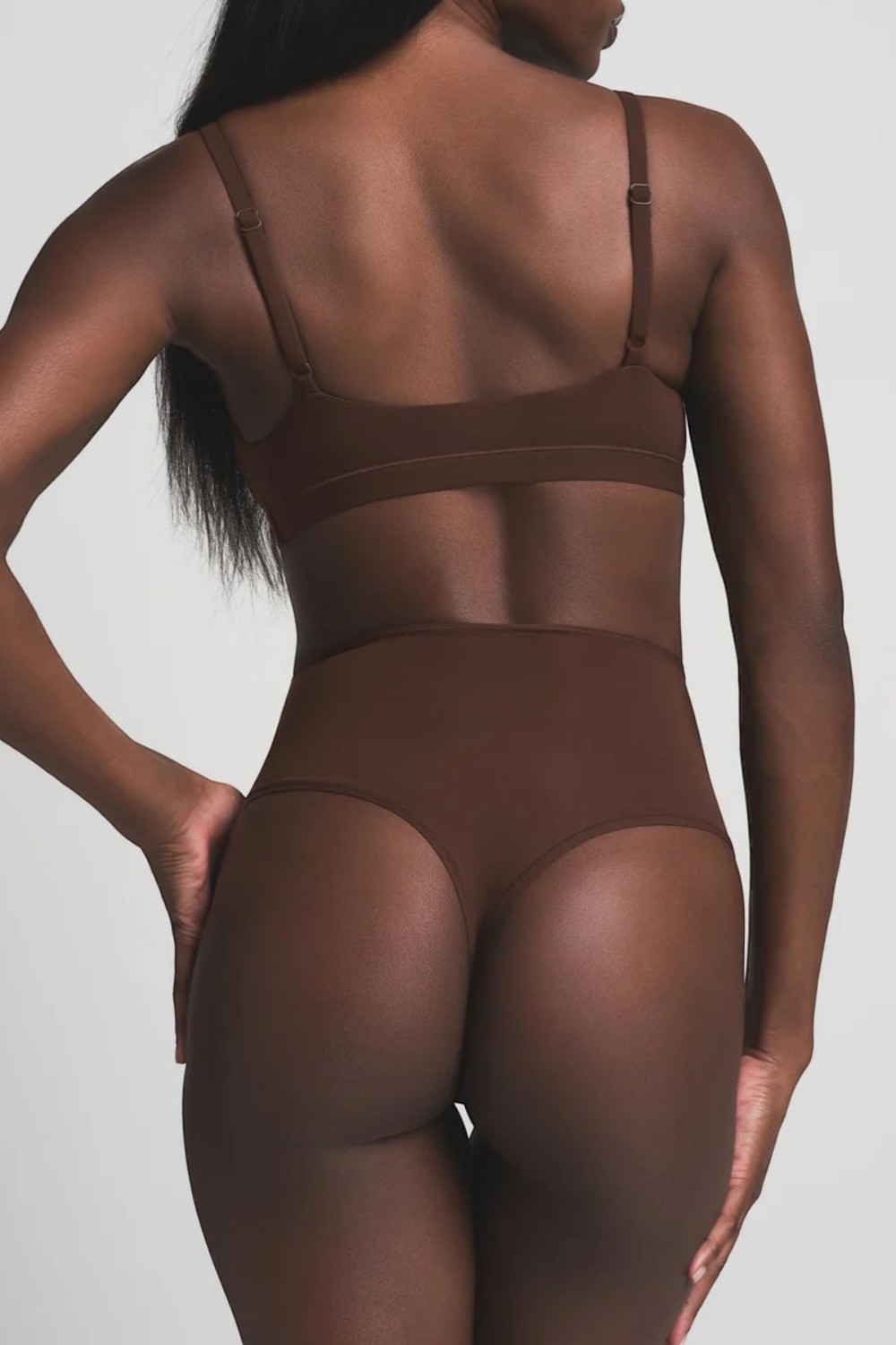 תמונת דוגמן אחורית של HIGH-WAISTED THONG