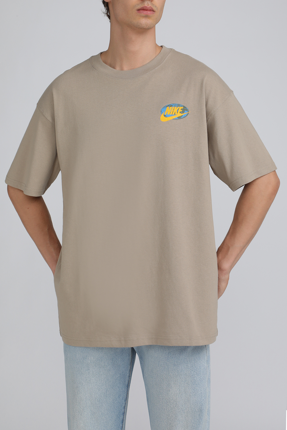 תמונת דוגמן קידמית של חולצת טי