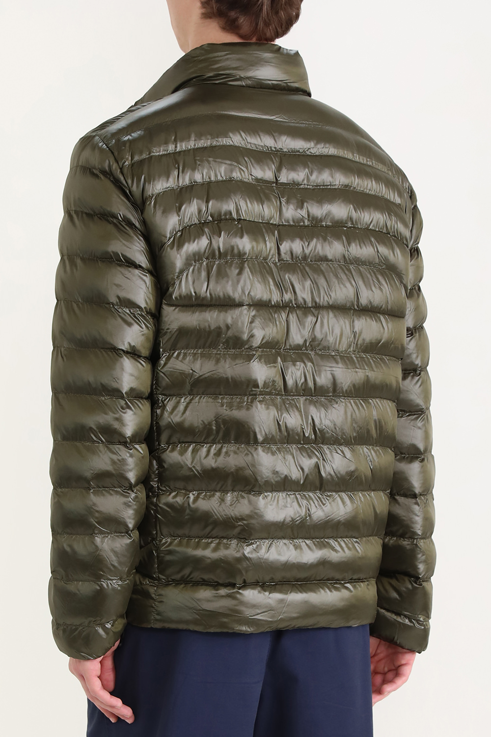 תמונת דוגמן אחורית של מעיל פוך מרוכסן עמיד במים