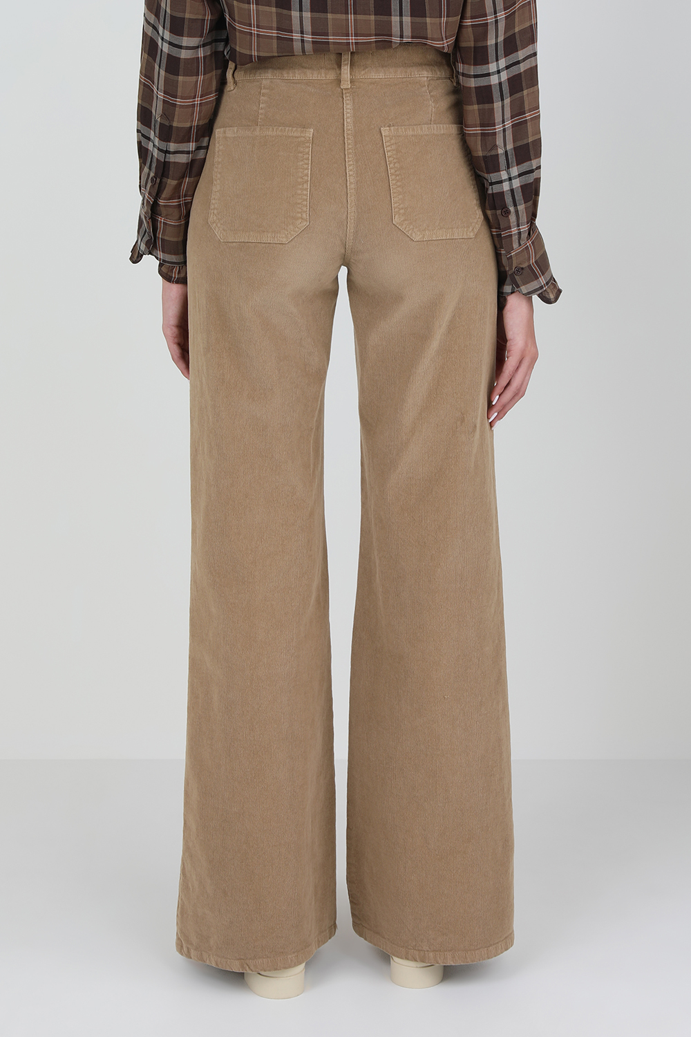תמונת דוגמן אחורית של מכנסי קורדרוי פלורנס מתרחבים