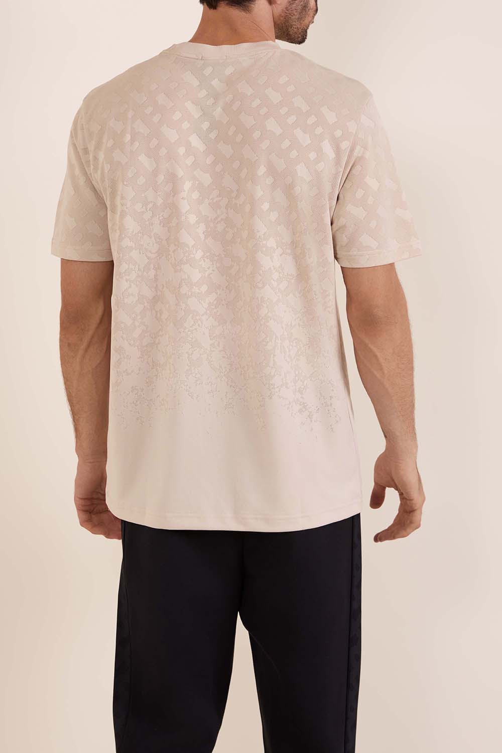 תמונת דוגמן אחורית של חולצת טי