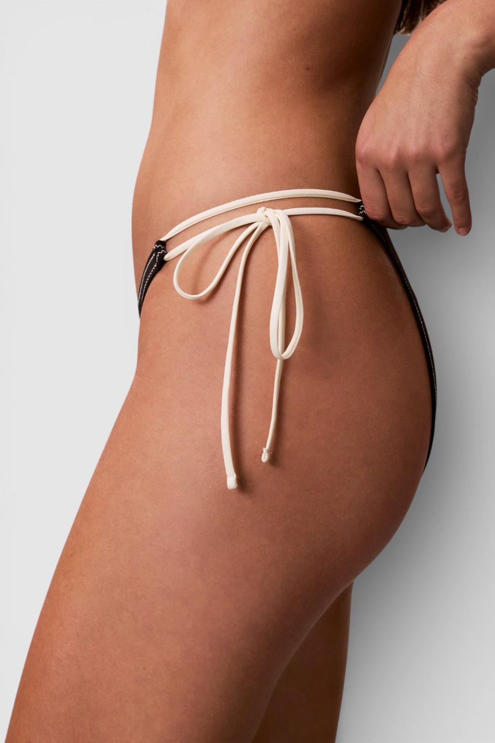 תמונת תקריב דוגמן של תחתוני ביקיני