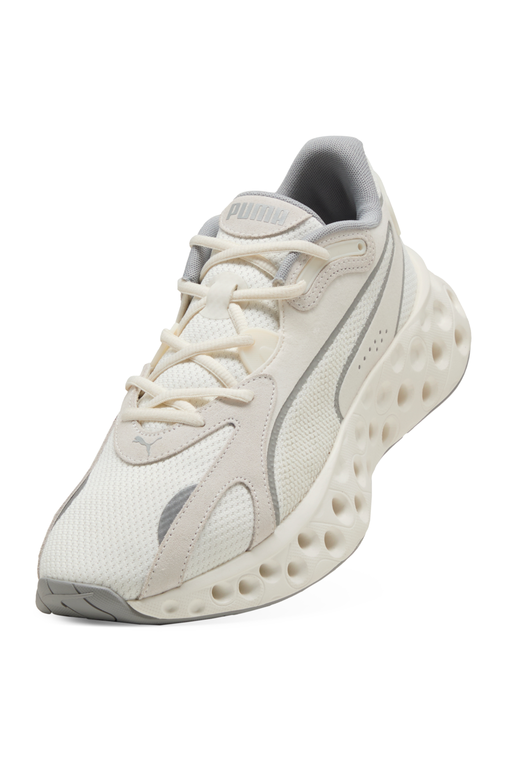 תמונת פנים של נעלי סניקרס