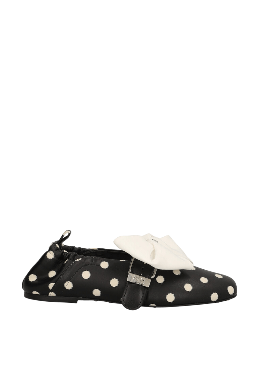 תמונה קידמית של נעלי בובה