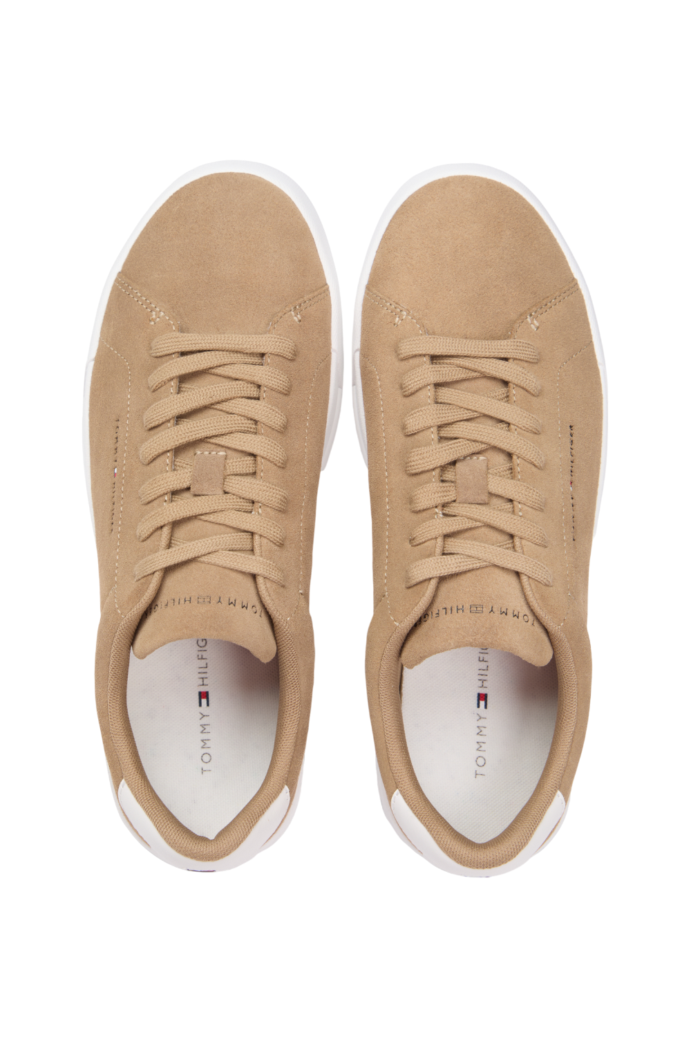 תמונת פנים של נעלי סניקרס