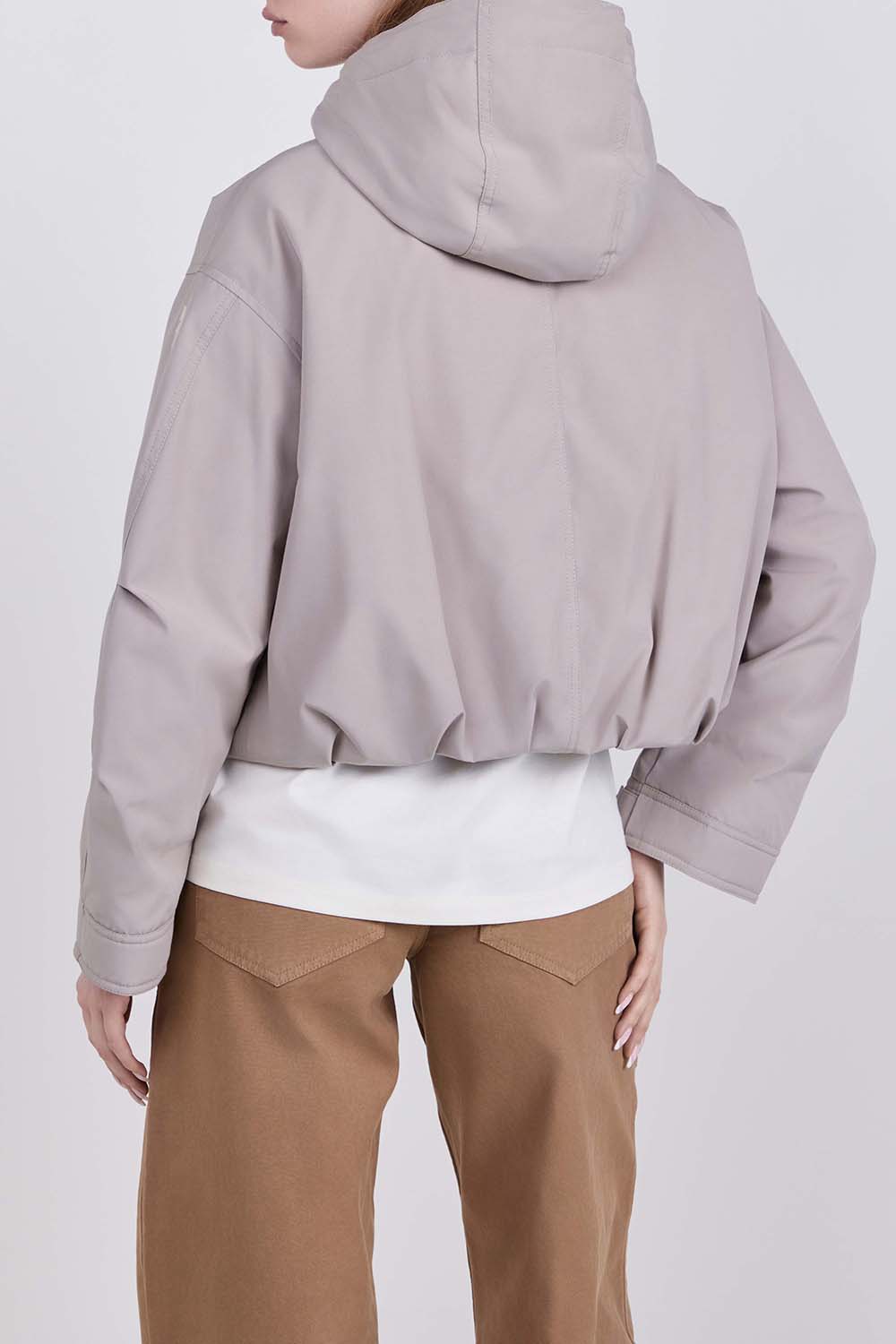 תמונת דוגמן אחורית של מעיל קרופ בגזרת אוברסייז