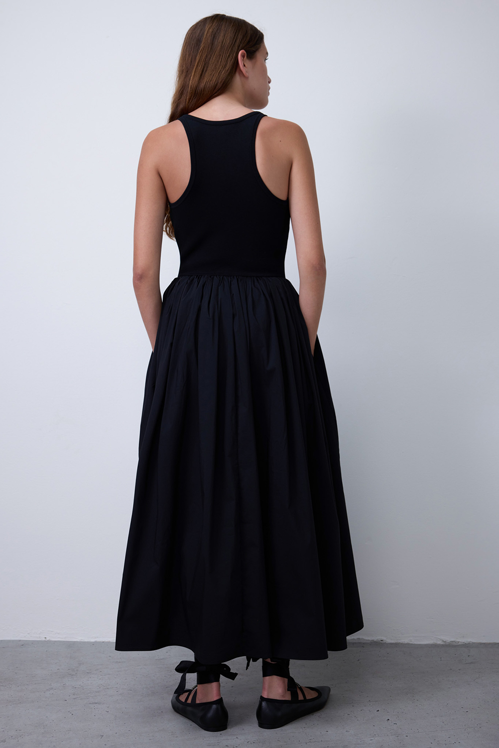 תמונת דוגמן אחורית של שמלת סירינדה