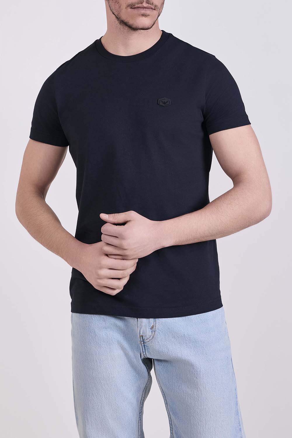 תמונת דוגמן קידמית של חולצת טי