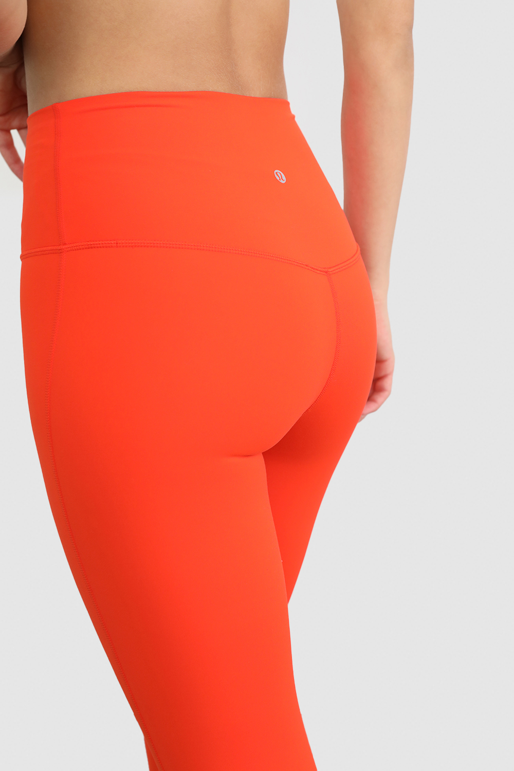 תמונת תקריב דוגמן של Align Hr Crop 23Inch