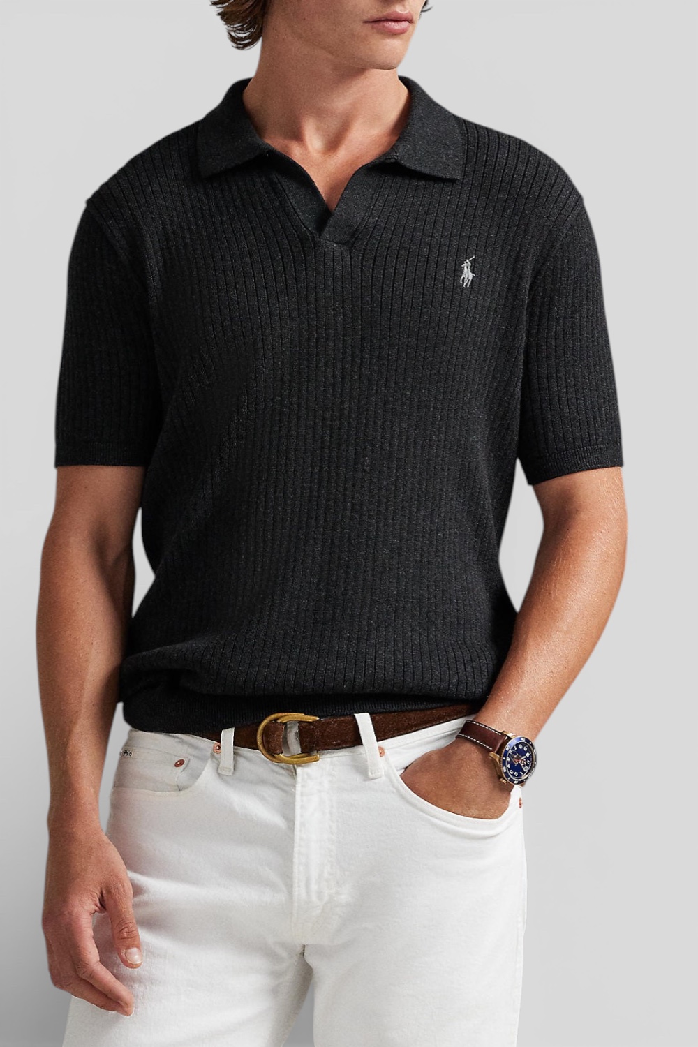 תמונת דוגמן קידמית של חולצת פולו