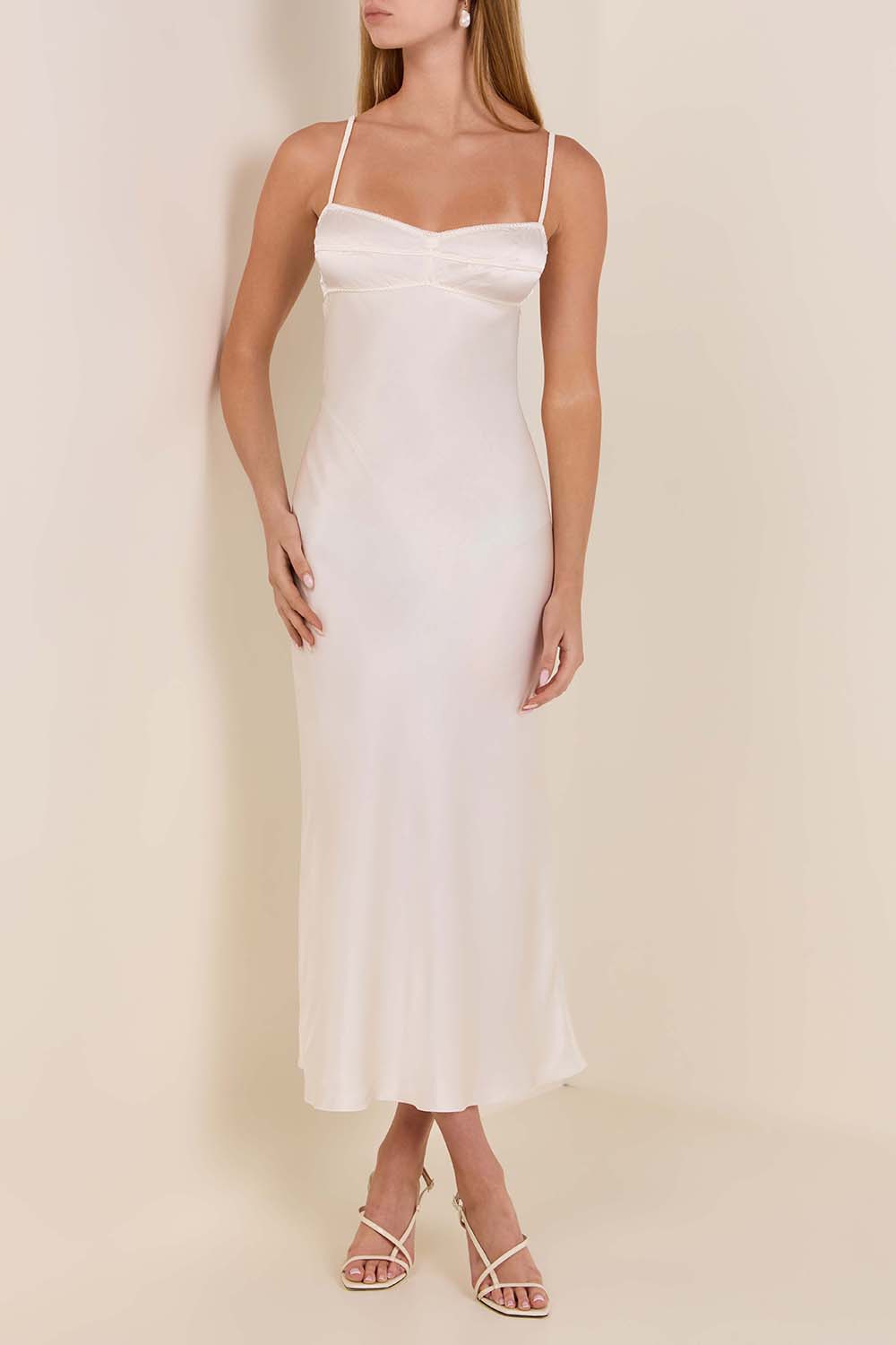 תמונת דוגמן קידמית של שמלת מקסי