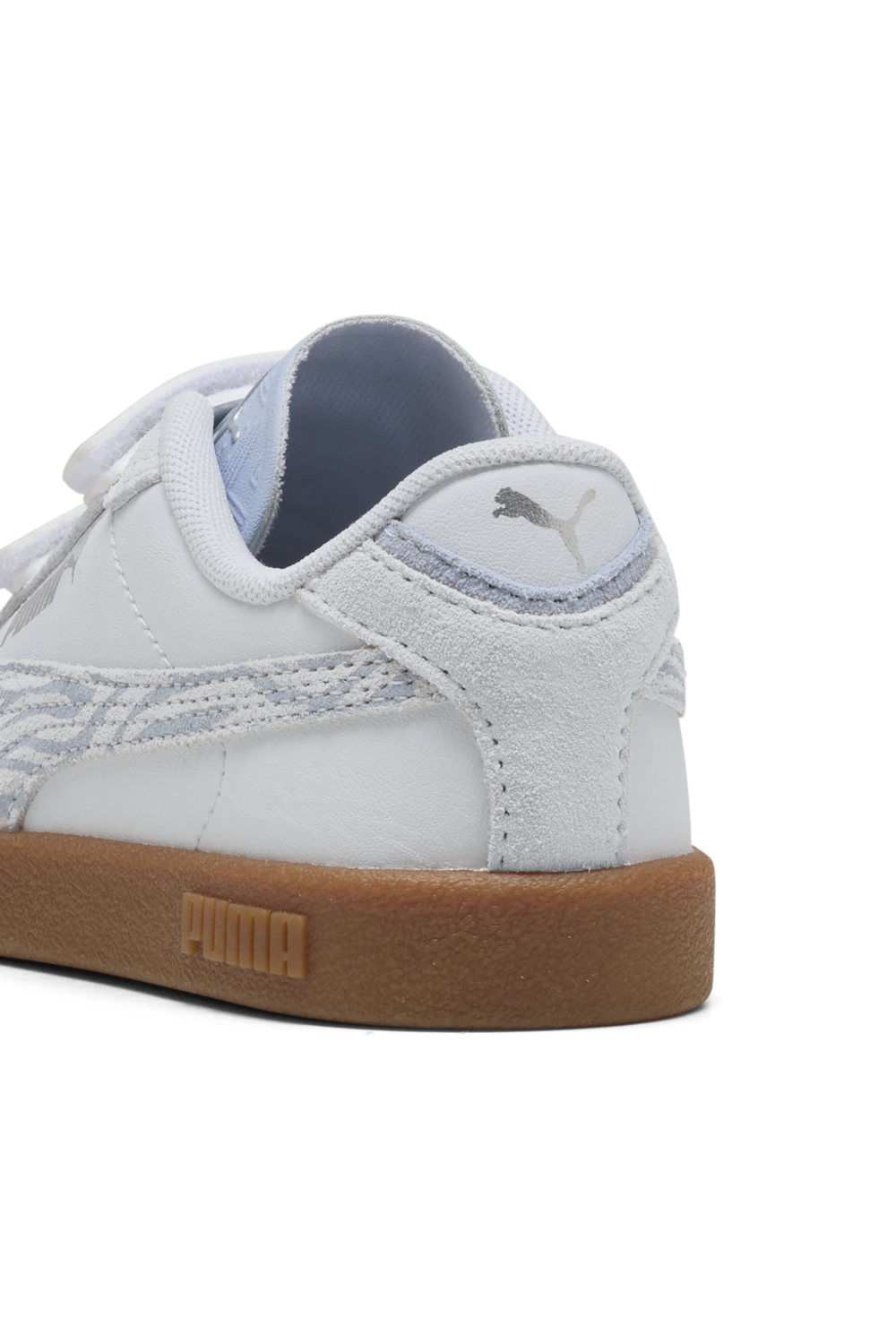 תמונת פנים של נעלי סניקרס