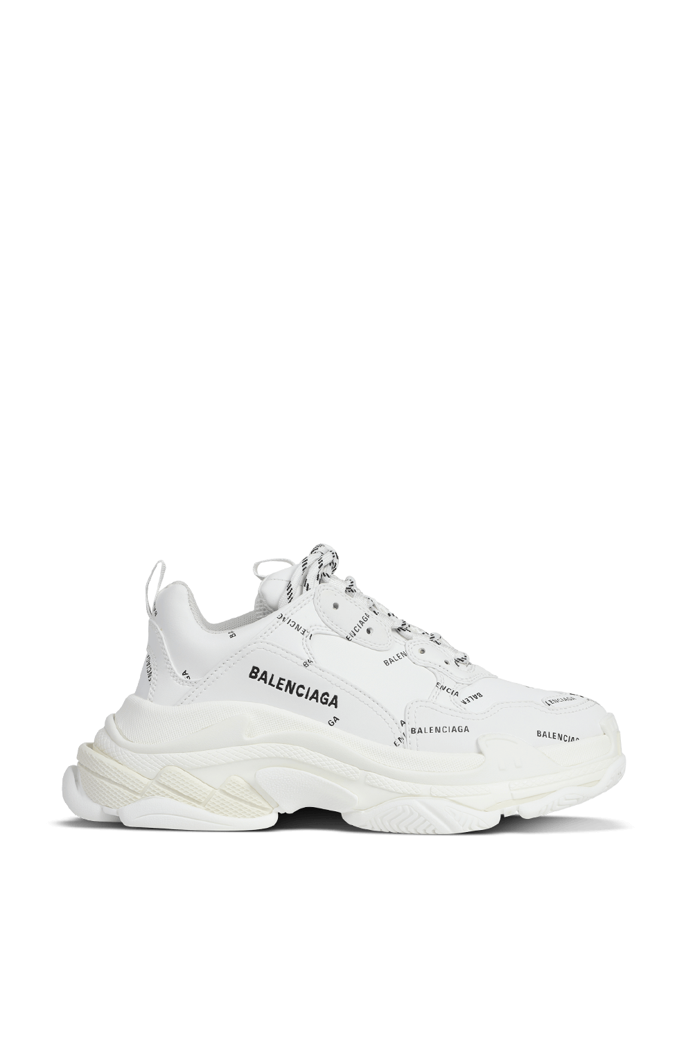 תמונה קידמית של נעלי טריפל אס עם לוגו אול אובר בצבע לבן