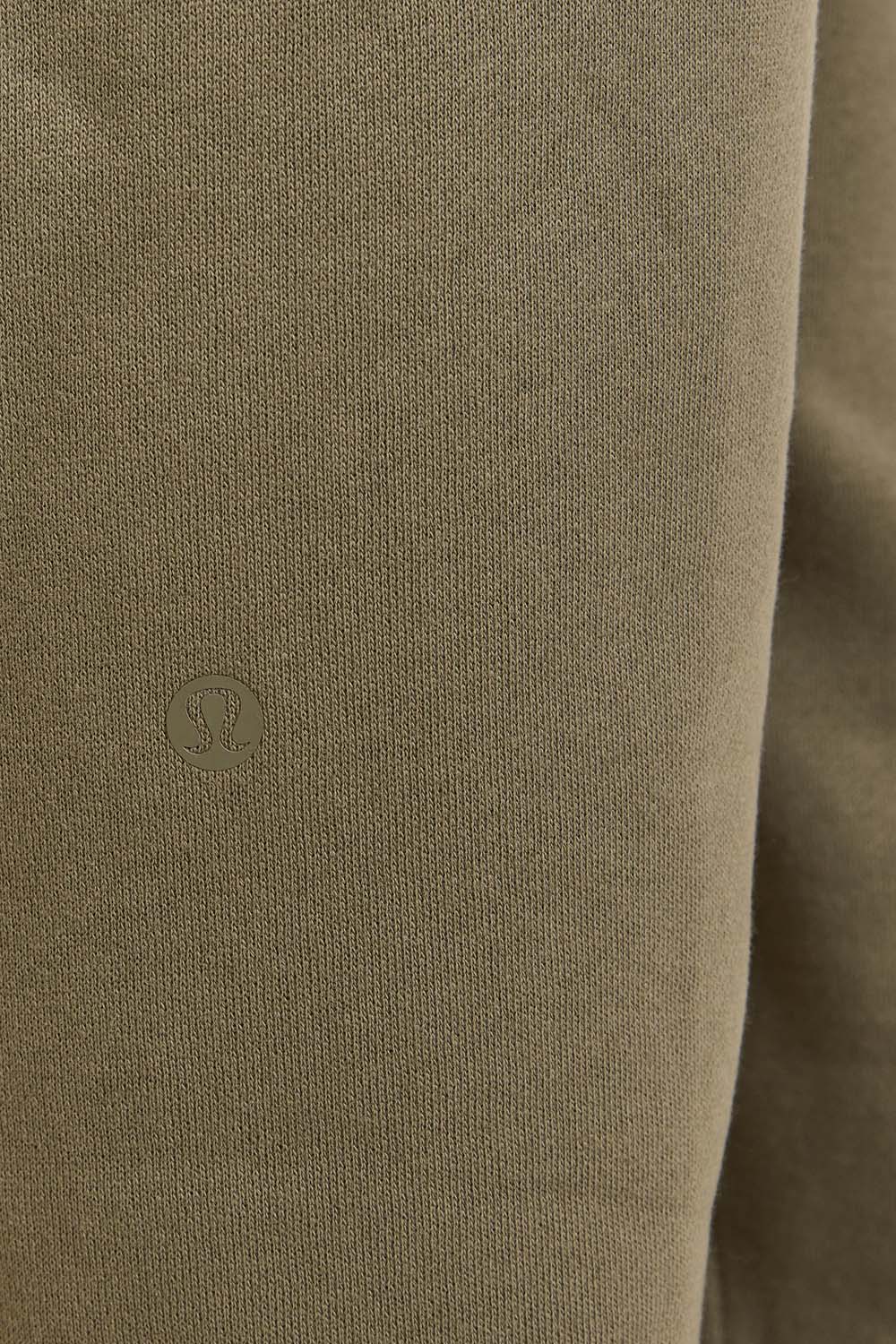 תמונת תקריב דוגמן של Scuba Mid-Rise Oversized Jogger Regular