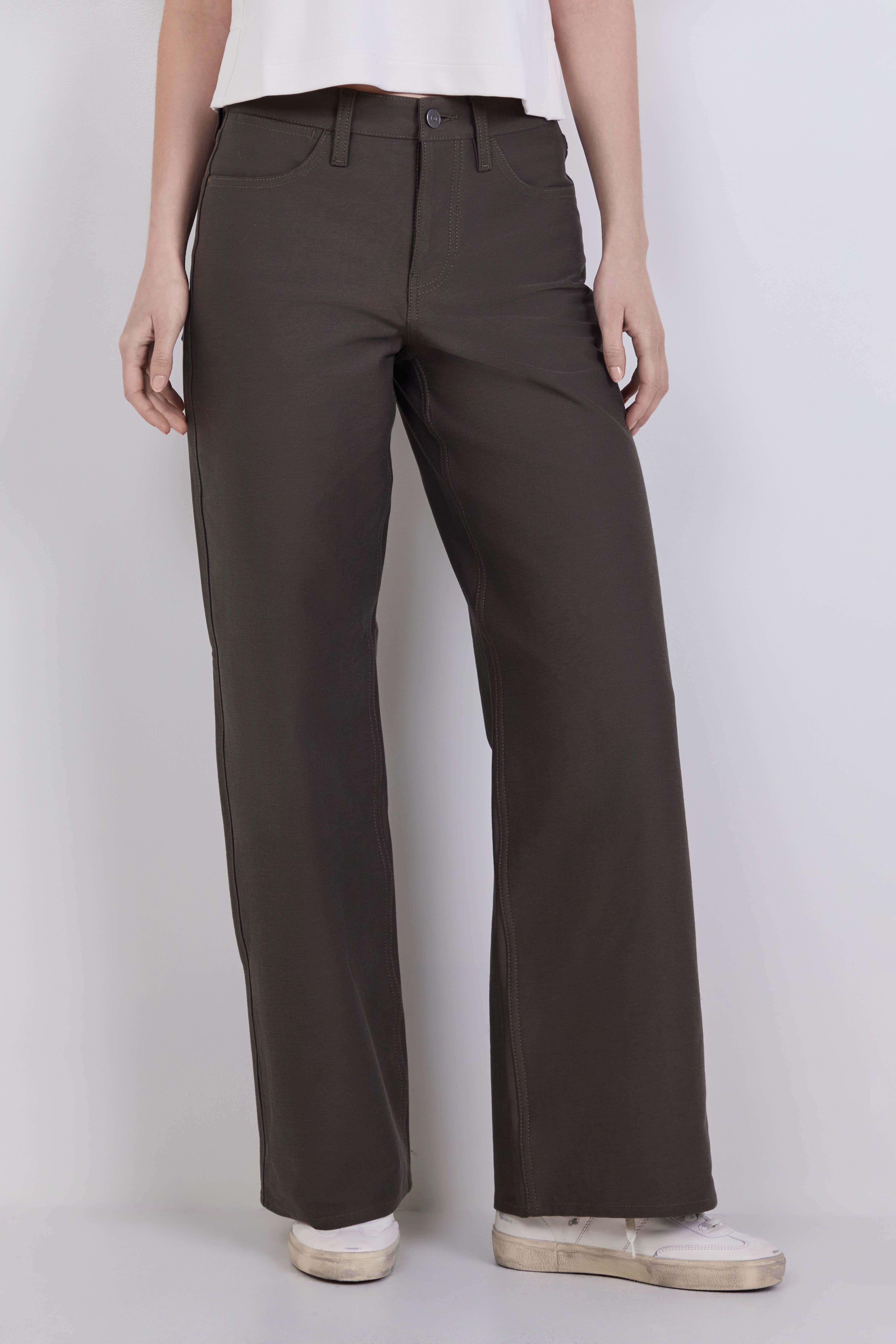 תמונת דוגמן קידמית של Easyfive Lr Classic-Wide Pant Regular