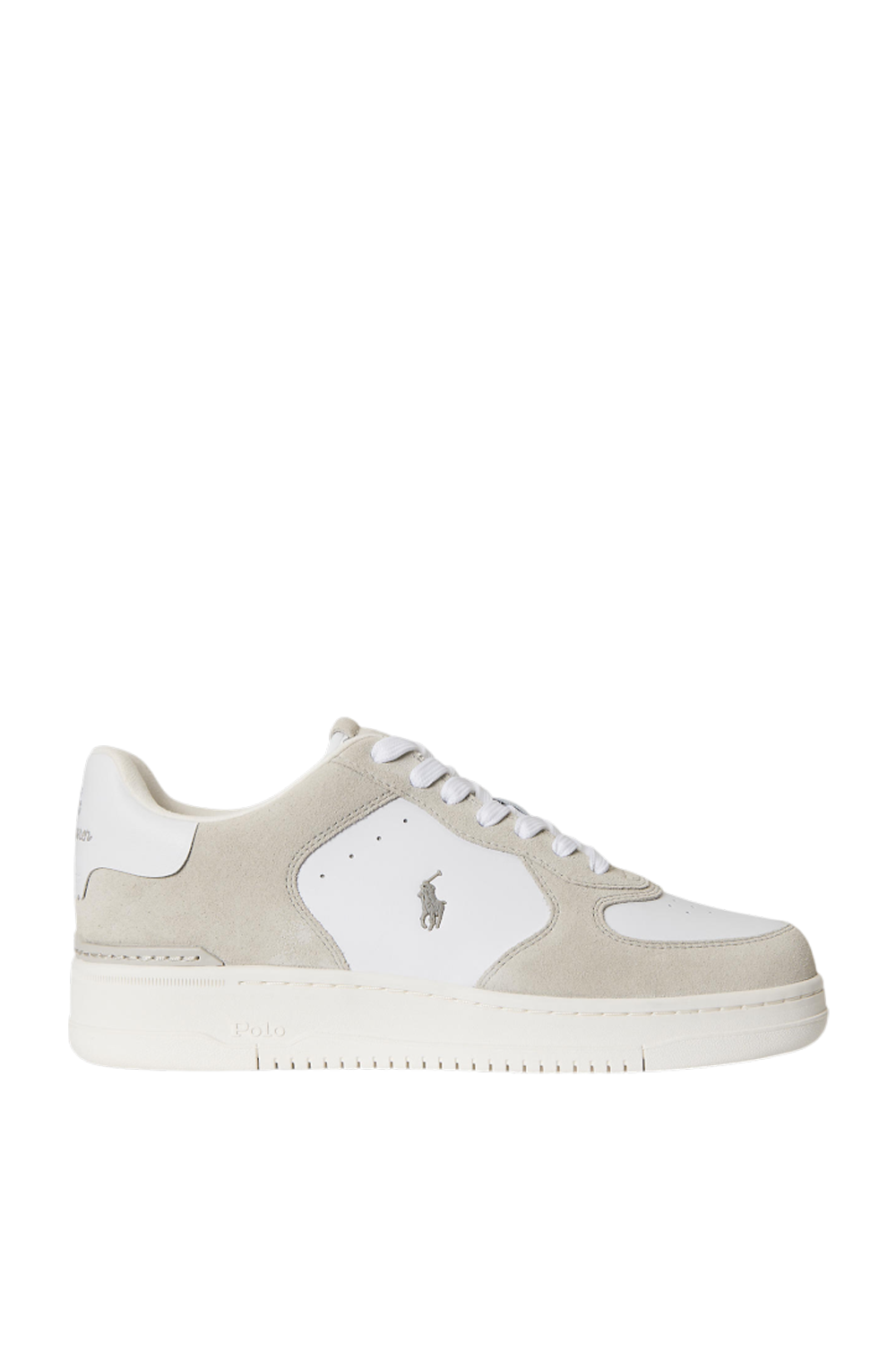 תמונה קידמית של נעלי סניקרס