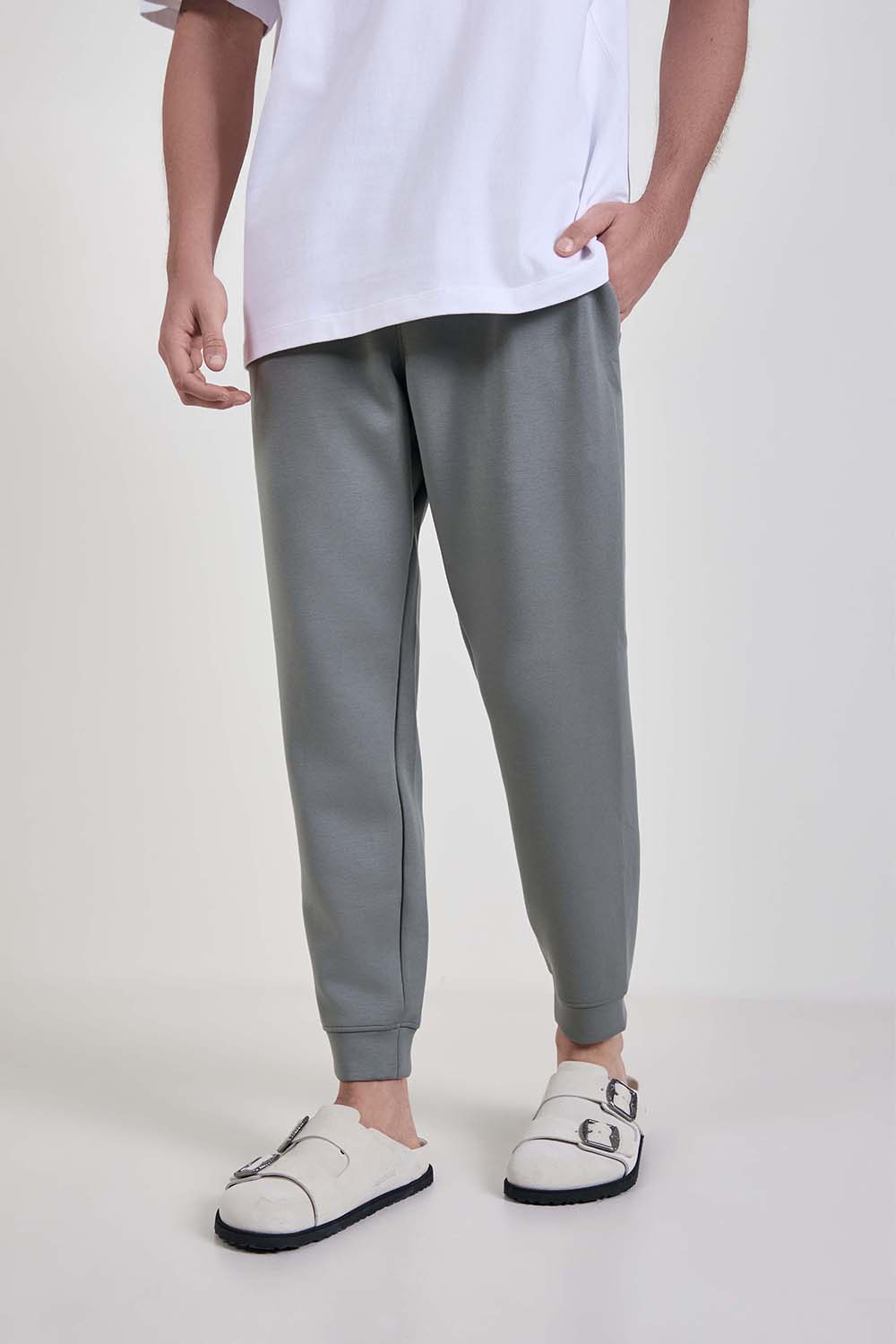 תמונת דוגמן קידמית של Smooth Spacer Jogger Regular