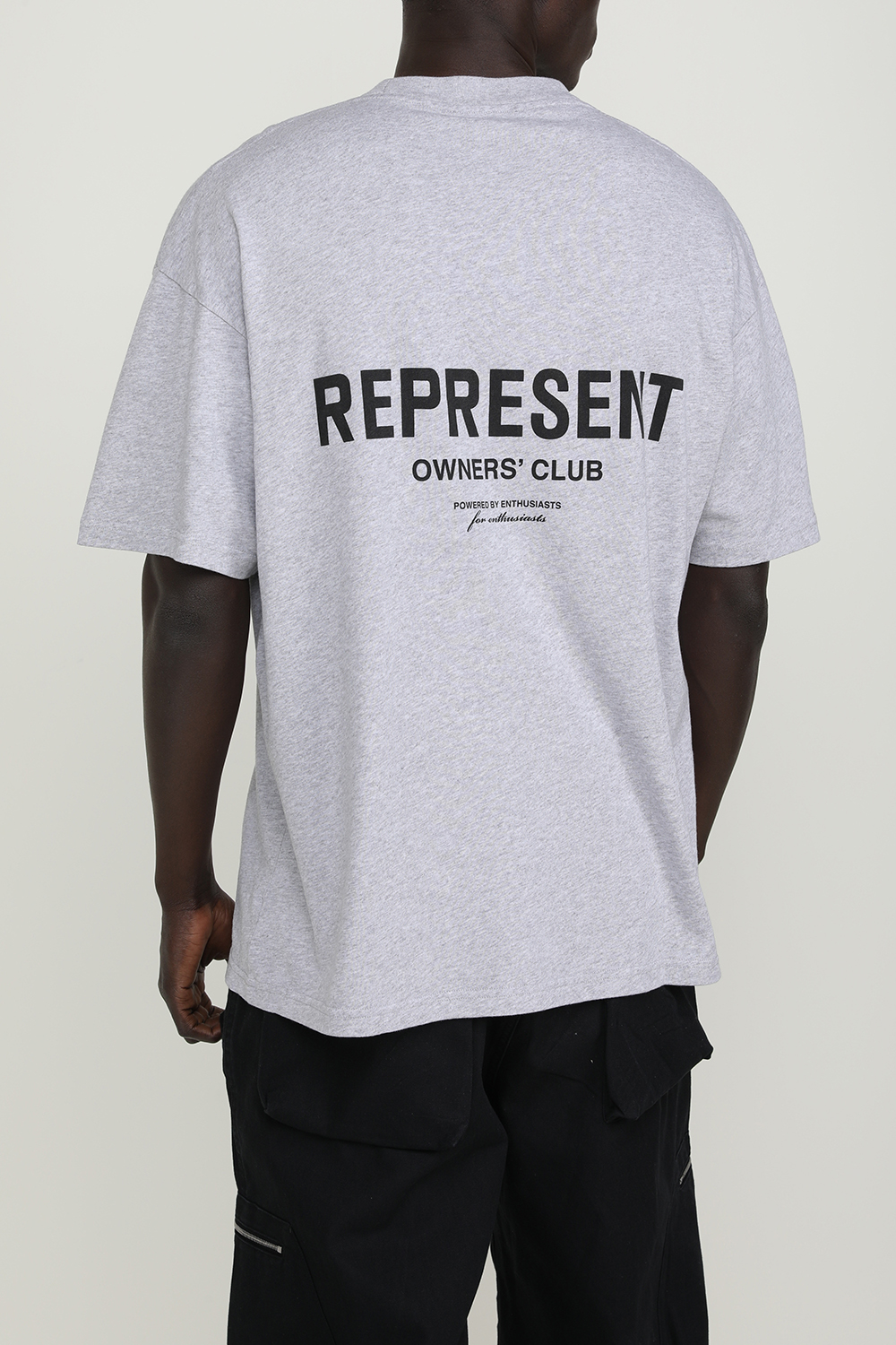 תמונת תקריב דוגמן של חולצת טי