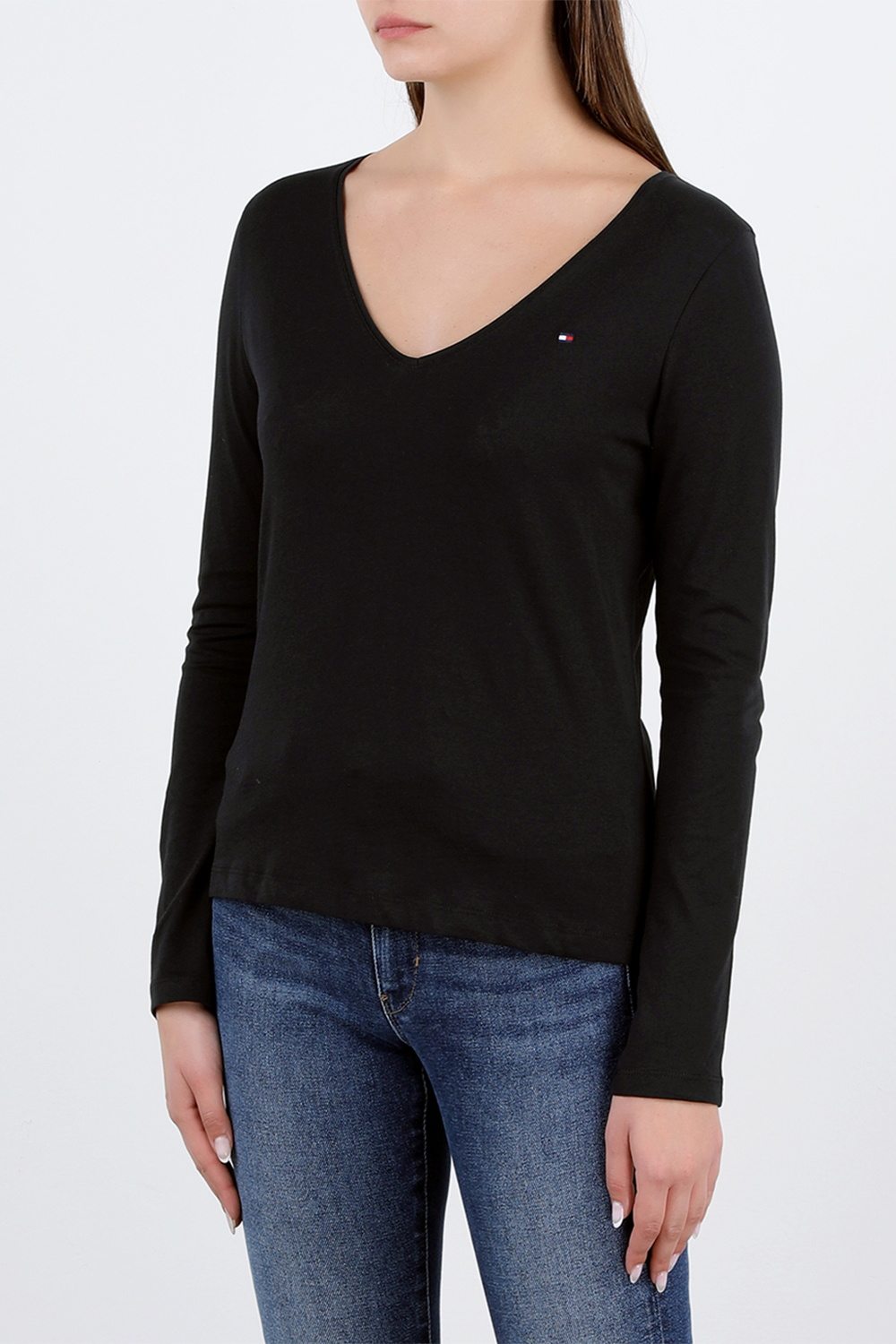 תמונת דוגמן קידמית של Long Sleeve V-Neck T-Shirt in Black
