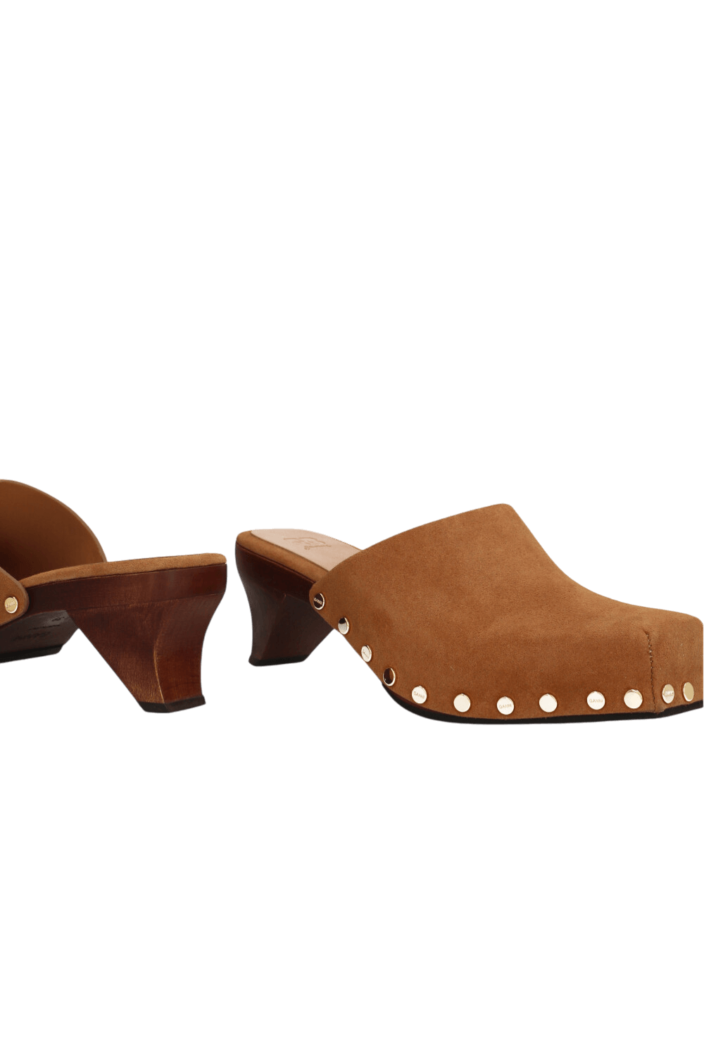 תמונת תקריב של כפכפי מיול