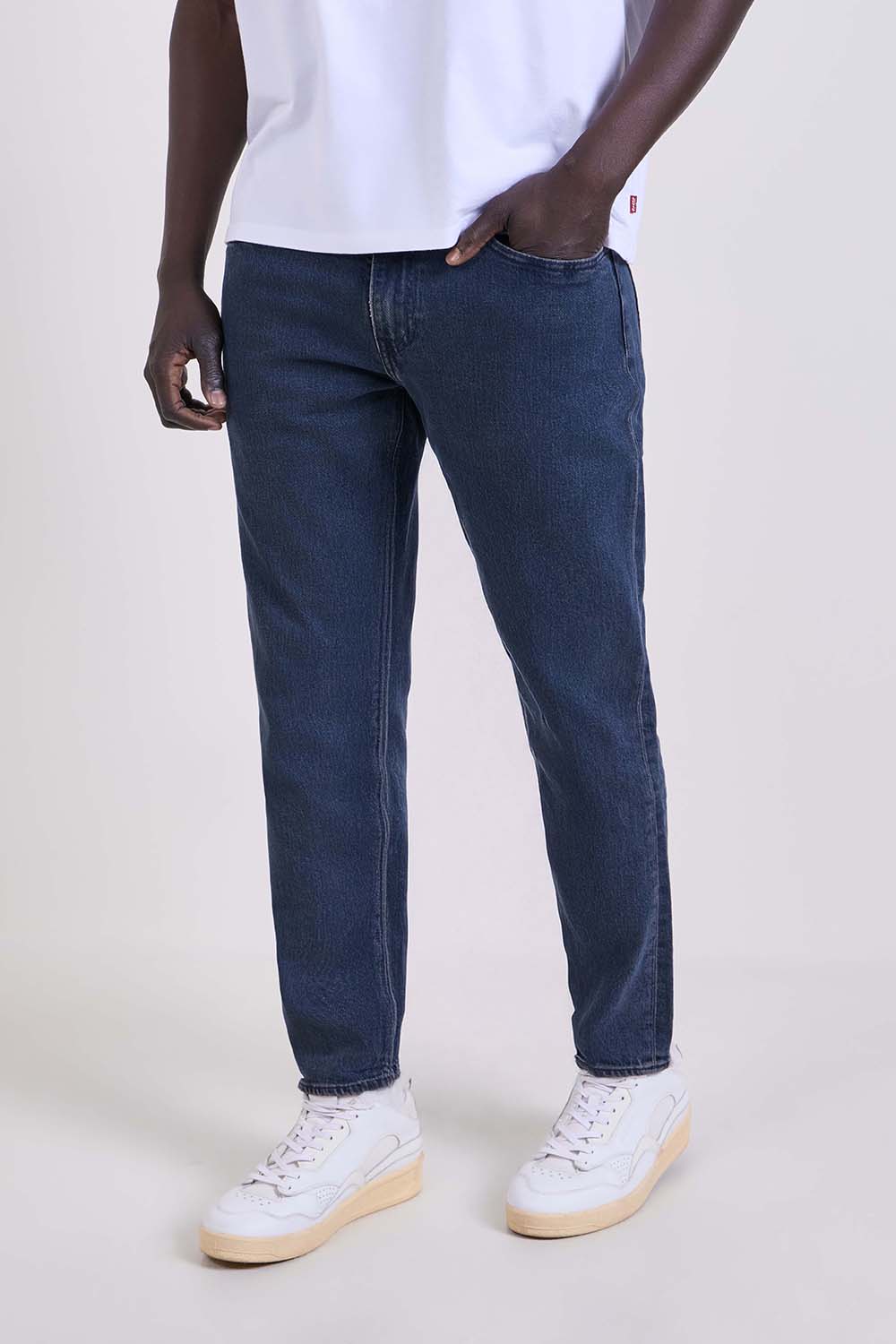 תמונת דוגמן קידמית של מכנסי סלים ג'ינס טאפר 512