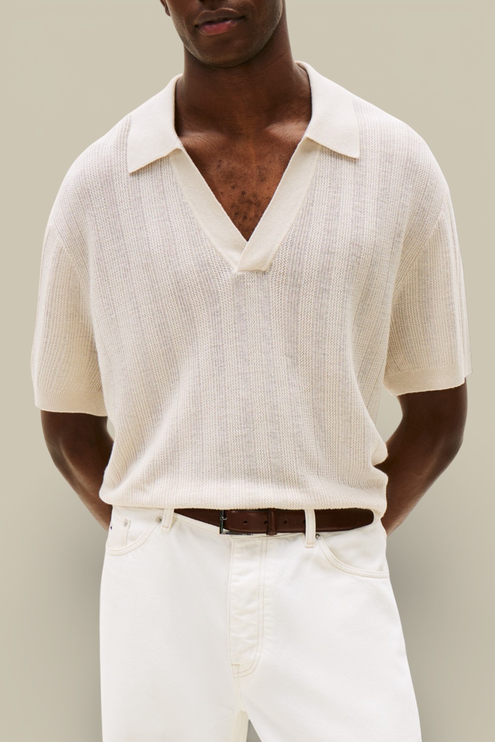 תמונת דוגמן קידמית של חולצת פולו