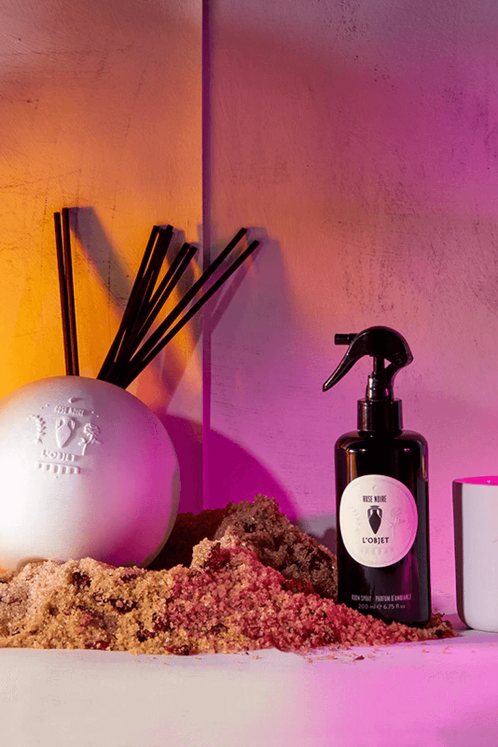 תמונת תקריב של Apothecary Candle - Rose Noire 285 gr