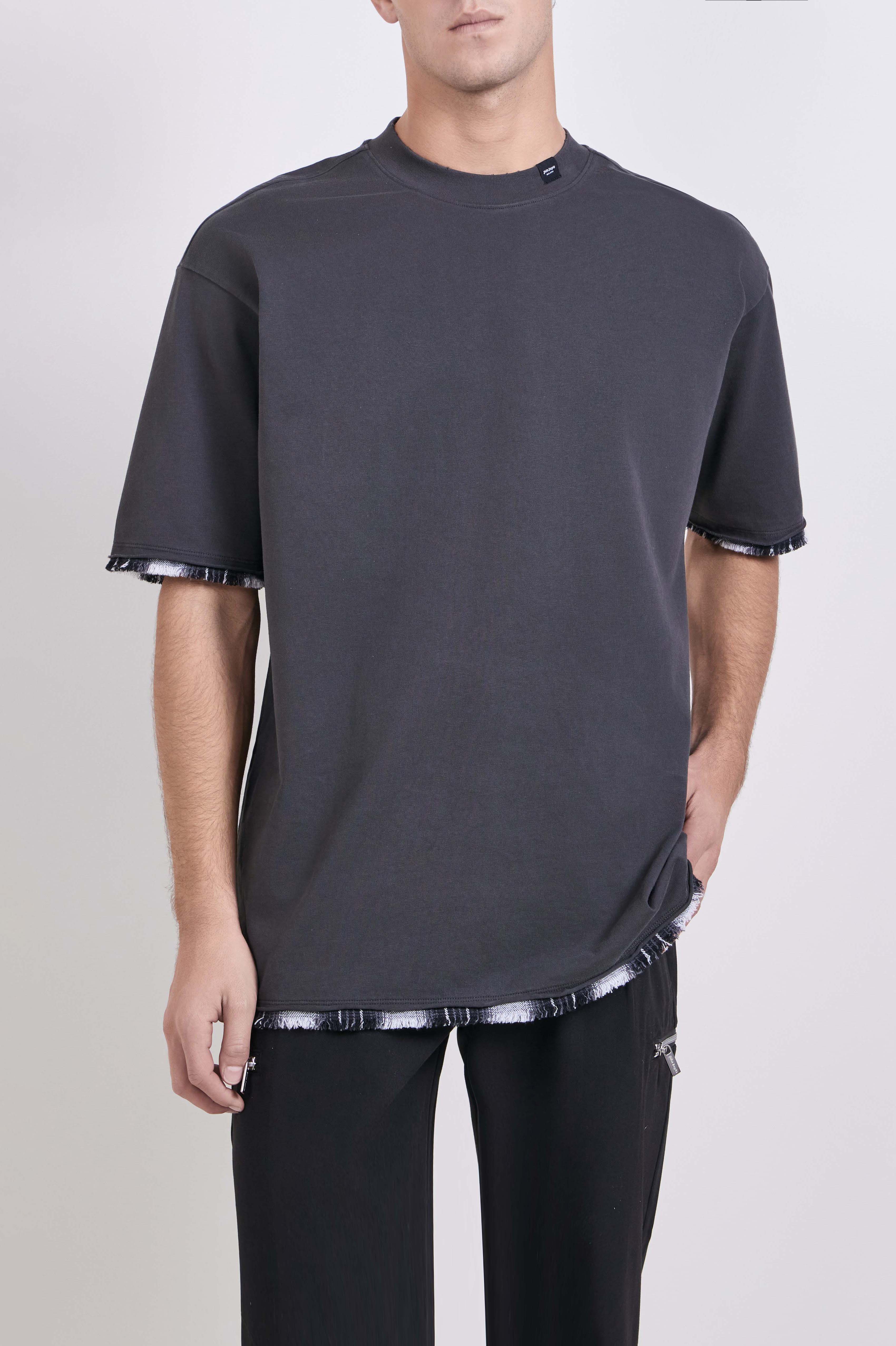 תמונת דוגמן קידמית של חולצת טי אוברסייז