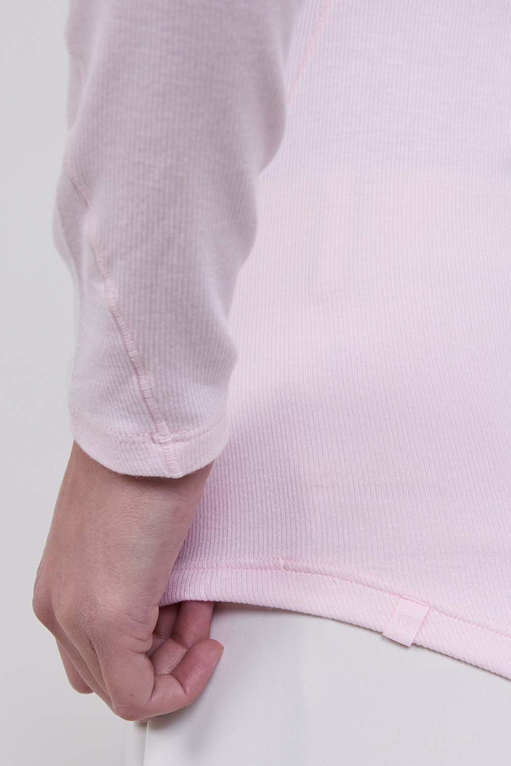 תמונת תקריב דוגמן של Hold Tight Long-Sleeve Shirt