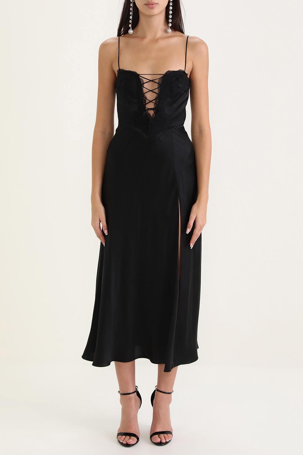 תמונת דוגמן קידמית של שמלת מידי ממשי סאטן בעיטור תחרה