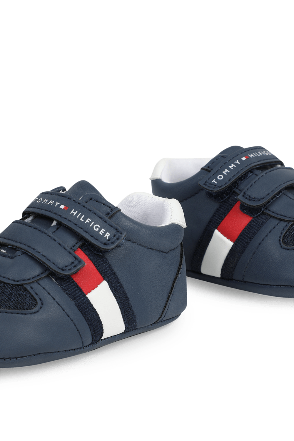 תמונת תקריב של נעלי צעד ראשון - מידות 17-19