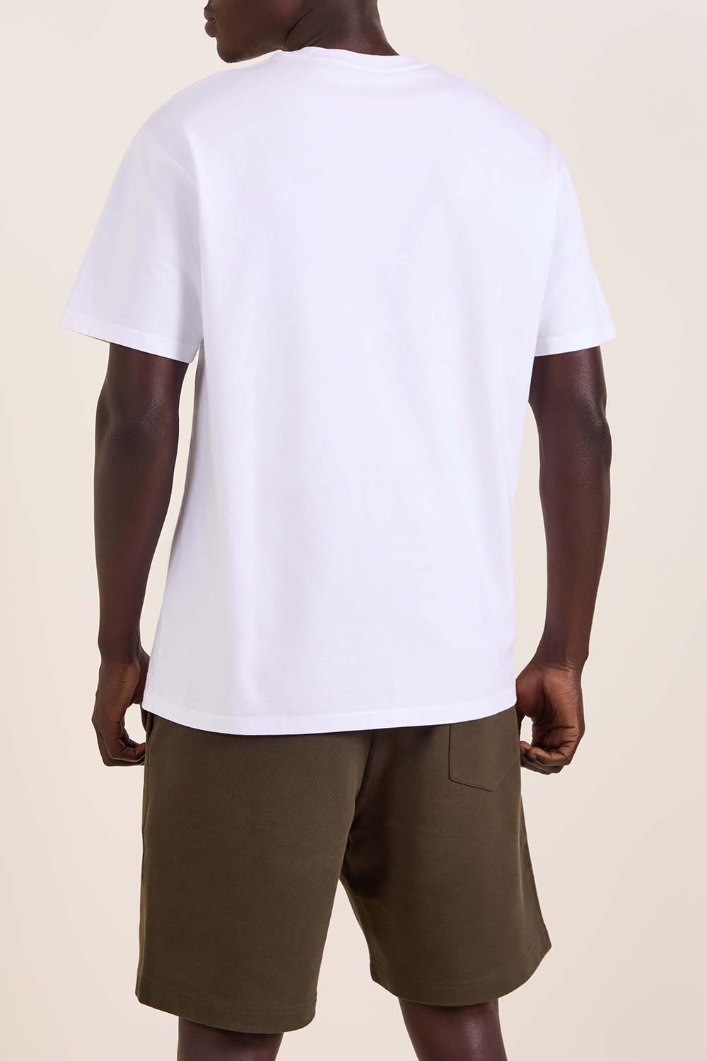 תמונת דוגמן אחורית של חולצת טי