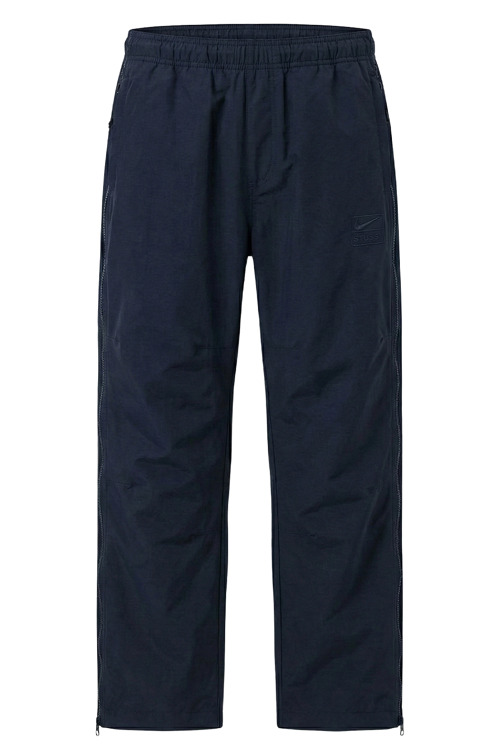 תמונה קידמית של מכנסיים בגזרה משוחררת נייקי X סטוסי