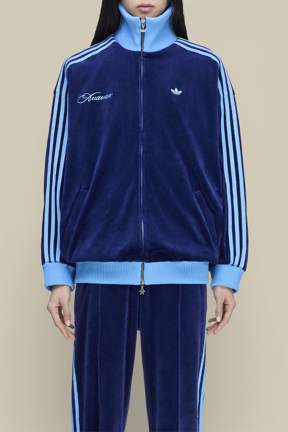 תמונת דוגמן קידמית של ג'קט ג'וגר adidas x Avavav