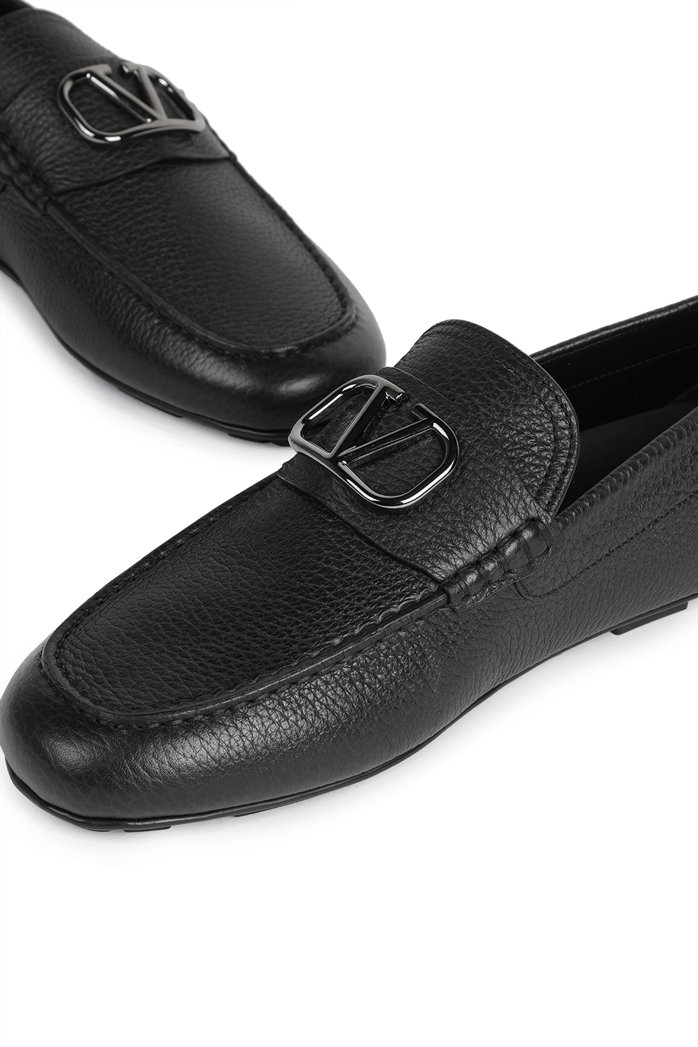 נעלי מוקסין מעור בצבע שחור מגורען VALENTINO GARAVANI