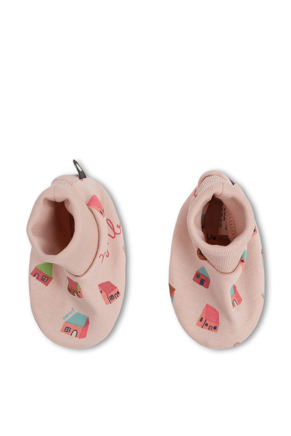 תמונה קידמית של נעליים לתינוקות עם הדפס בתים ססגוני בגוון ורוד