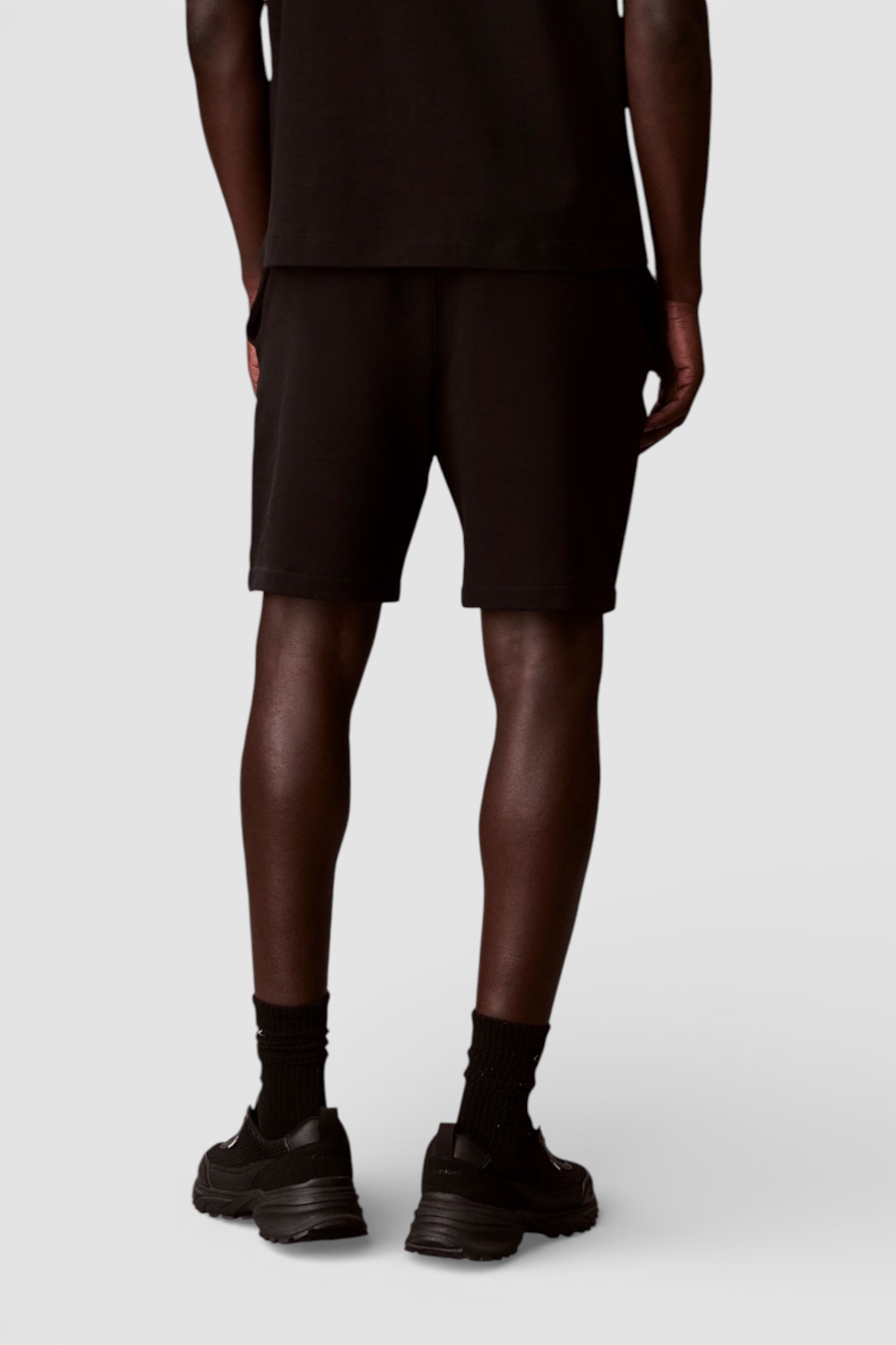 תמונת דוגמן אחורית של מכנסיים קצרים